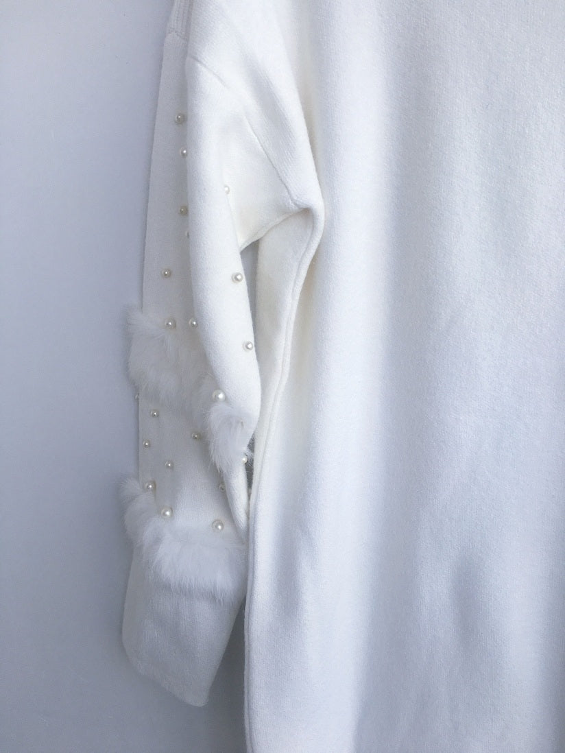 Pearls Don’t Lie Sweater - White